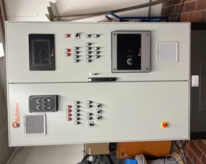 Switch cabinet breeder top